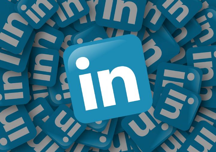 Folgt uns auf LinkedIn